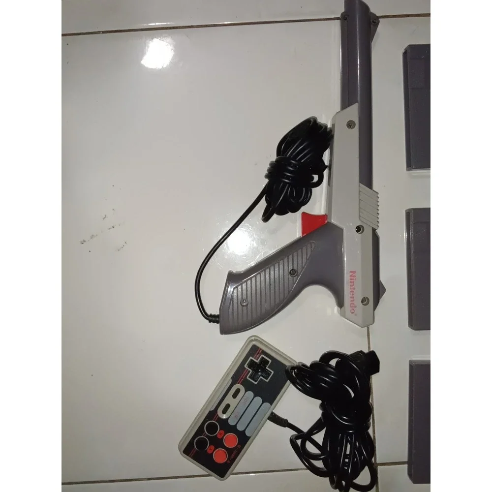 Nintendo NES lot 6 games And Zapper And Controller